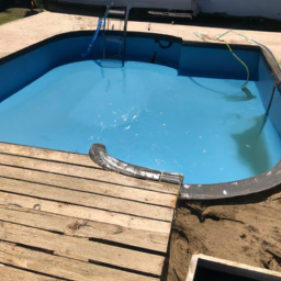 Accessoires indispensables pour l'entretien de votre piscine : produits et outils Lanester